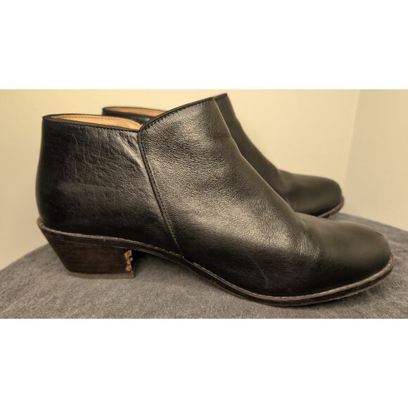 Vionic Jolene black leather side zip ankle boots - Picture 6 of 10